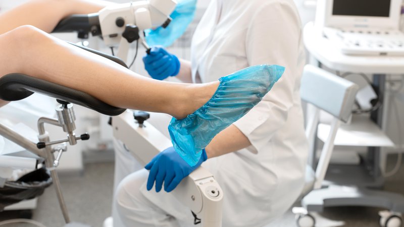 Fotografija: Ženske največkrat začnejo aktivno iskati ginekologa šele, ko se pokažejo pomembne ginekološke težave. FOTO: Shutterstock
