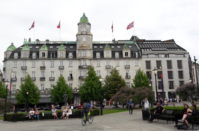 Grand Hotel je še danes eden najlepših v Oslu, zgrajen v meščanskem slogu 19. stoletja. FOTO: Alen Steržaj