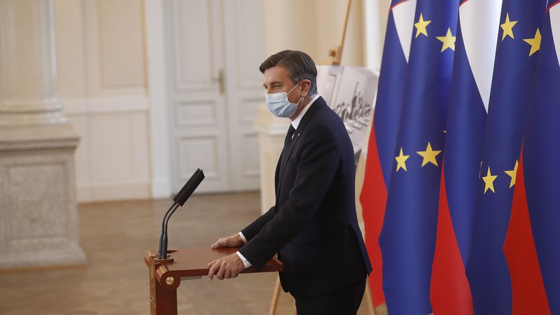 Fotografija: Borut Pahor nam razlaga o miru in mirovnem načrtu, med obiskom v Sarajevu pa je sprožil vprašanje, ki vodi v vojno.
FOTO: Blaž Samec/Delo