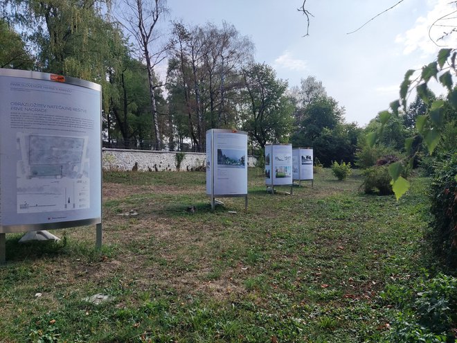 V nastajajočem parku je do sredine septembra na ogled razstava nagrajenih idejnih rešitev ureditve. FOTO: Mestna občina Kranj
