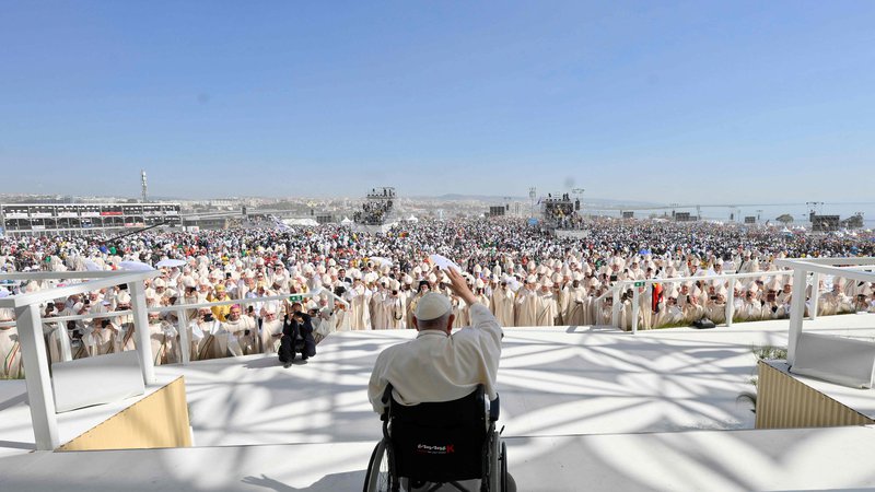Fotografija: Papežev sklepni nastop je zvenel zmagovito, mladina je bila neskončno navdušena. FOTO: AFP

 