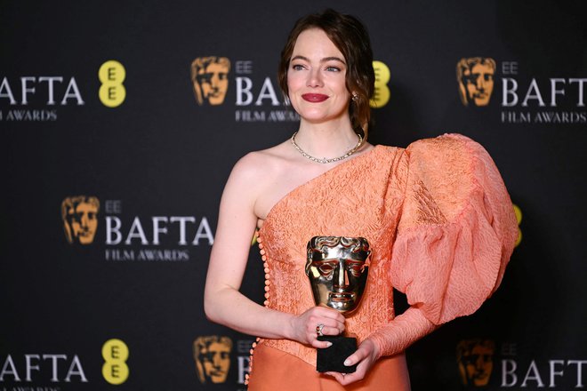 Emma Stone je prejela bafto za najboljšo žensko glavno vlogo. FOTO: Justin Tallis/AFP