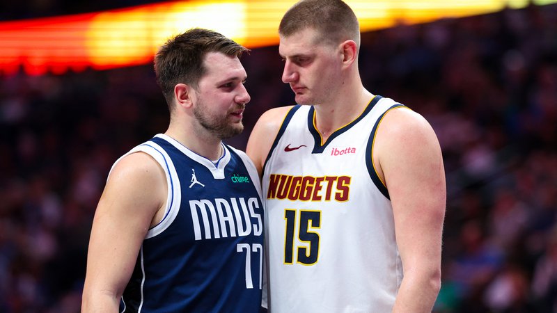 Fotografija: Luka Dončić in njegov prijatelj Nikola Jokić sta tekmeca tudi za naziv najkoristnejšega igralca lige NBA. FOTO: Kevin Jairaj/USA Today Sports via Reuters Con