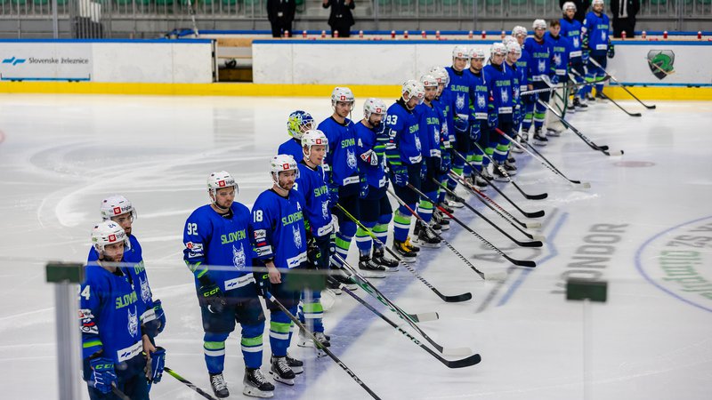 Fotografija: Slovenski hokejisti so pripravljeni za veliki boj na Južnem Tirolskem. Foto Črt Piksi