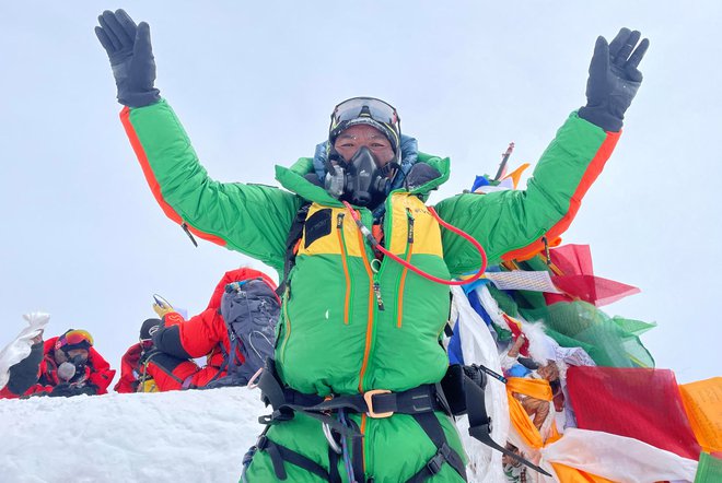Maja lani je bil na Everestu kar dvakrat. FOTO: Kami Rita Sherpa Via Reuters