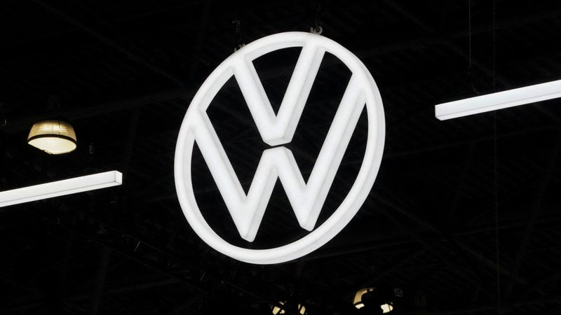 Fotografija: Skupina Volkswagen je v prvem kvartalu letošnjega leta prodala 24 odstotkov manj električnih avtomobilov kot v tem času lani. Pravijo, da imajo za naprej dvakrat več naročil kot v tem času lani. FOTO: David Dee Delgado/Reuters