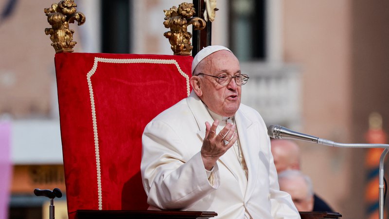 Fotografija: Papež v Benetkah. FOTO: Yara Nardi/Reuters