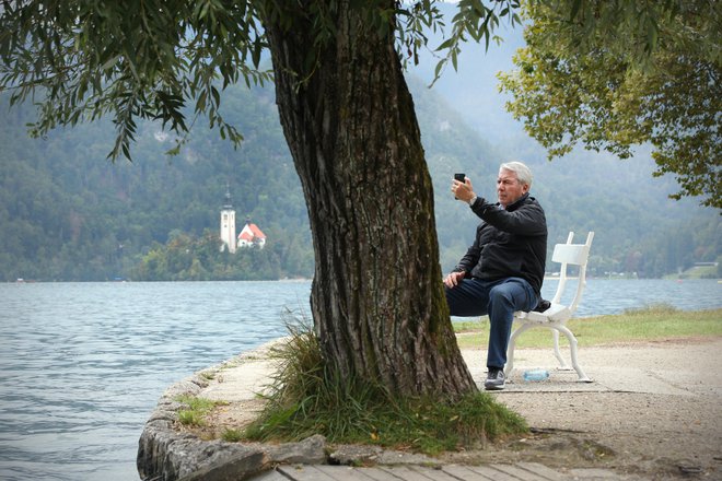 S preprostimi napravami, s katerih se meritev naloži v aplikacijo za mobilni telefon, si lahko izmerimo krvni tlak, težo, krvni sladkor, spremljamo svojo vadbo in izmerimo raven kisika v krvi. Foto Jure Eržen