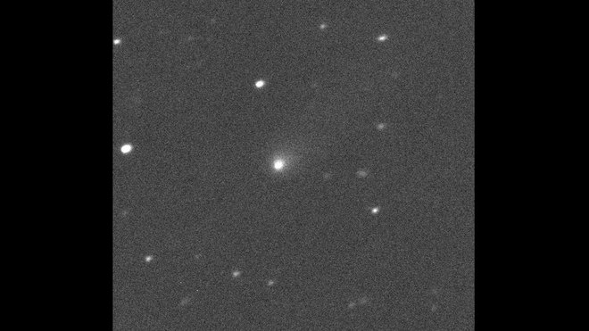 Tako je bil komet videti 10. septembra s teleskopom na Havajih. FOTO: Canada-France-Hawaii Telescope