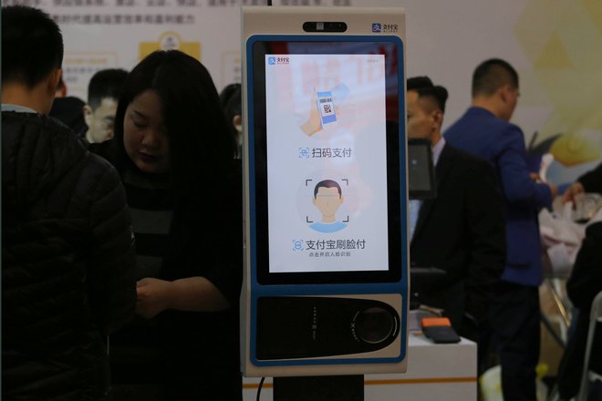 Alipay omogoča plačevanje z prepoznavo obraza že v sto mestih.<br />
FOTO: Reuters