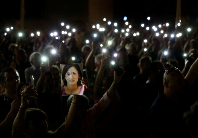 Umor preiskovalne novinarke Dafne Caruana Galizia pred slabima dvema letoma pooseblja skoraj vse, kar je na Malti narobe. FOTO: Reuters