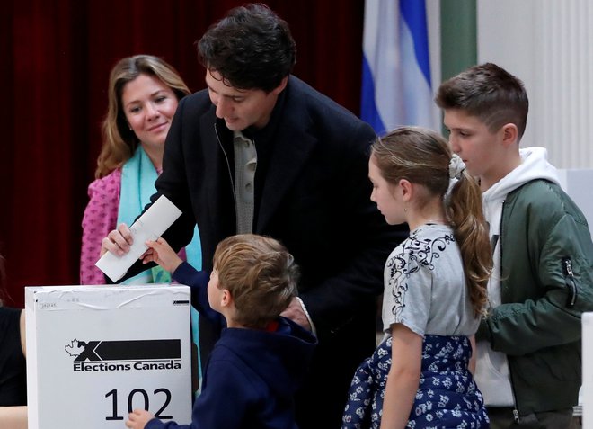 Premier Justin Trudeau z družino. FOTO: Stephane Mahe Reuters