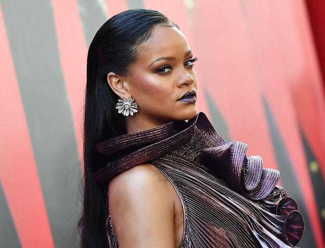 Rihanna je svoje življenje zapakirala v avtobiografijo, težko skoraj sedem kilogramov. FOTO: Angela Weiss/AFP