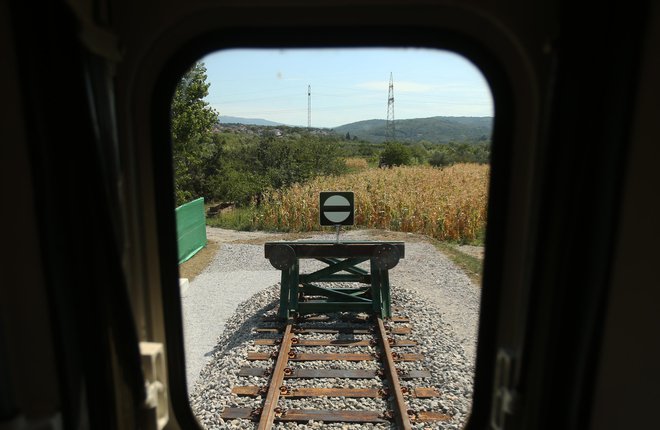 Izvlečni tir čaka na drugi tir Divača&ndash;Koper. FOTO: Jure Eržen