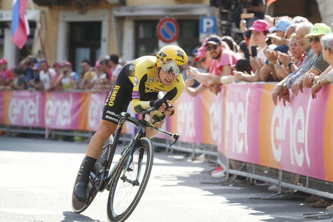 Primož Roglič je še naprej vodilni na lestvici UCI. FOTO: Leon Vidic