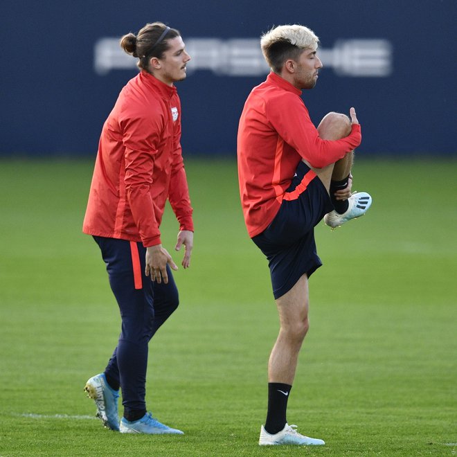 Kevin Kampl (desno) in Marcel Sabitzer med zadnjim treningom Leipziga. FOTO: AFP