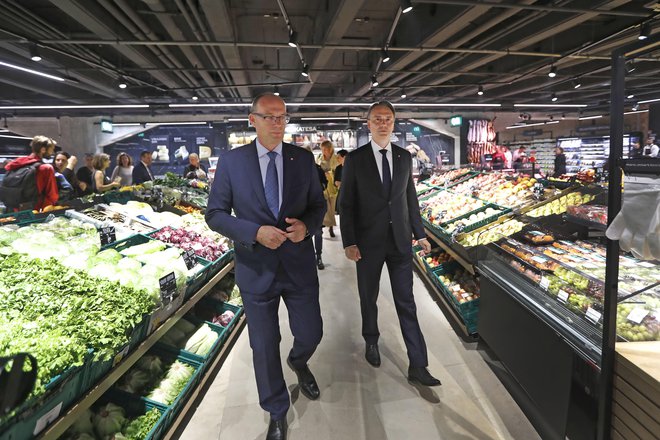 Tudi izbirčni bodo v prenovljenem marketu prišli na svoj račun, zagotavljata šefa Mercatorja in marketa. FOTO Leon Vidic/Delo