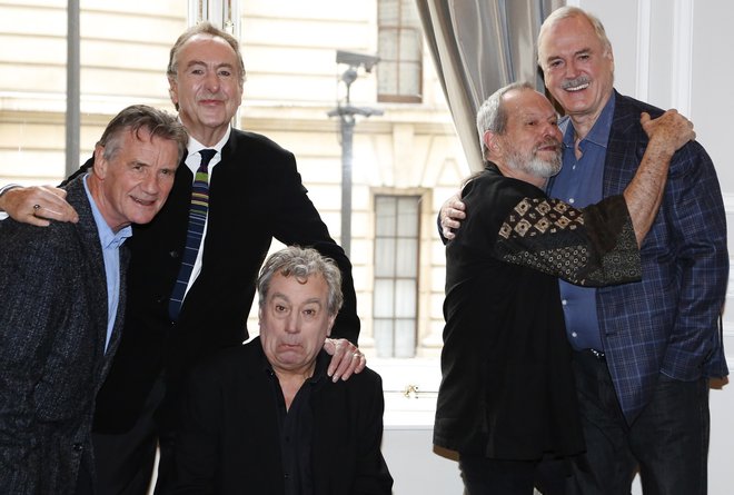 Ponovno združeni pred nastopi leta 2014: Michael Palin, Eric Idle, Terry Jones, Terry Gilliam in John Cleese. FOTO: Reuters