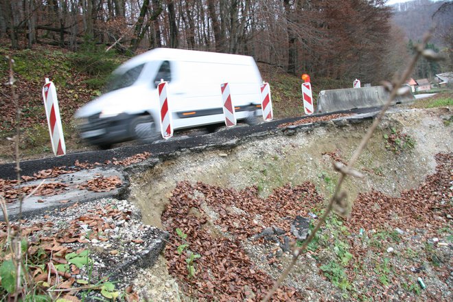 Največkrat se z govoricami širijo opozorila pred belimi kombiji.&nbsp; FOTO: Dokumentacija Dela