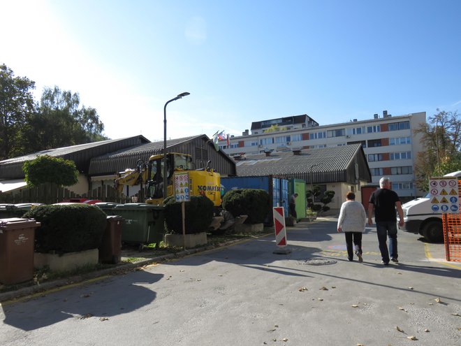 Sanacijo zemljišča ob vrtcu Mavrica bodo strokovno nadzirali, obljubljajo na celjski občini. FOTO: Špela Kuralt/Delo