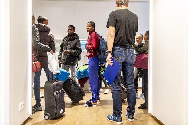 Potovanje do Ljubljane je bilo predvsem dolgo in naporno, so se strinjali etiopski tekači, preden so se porazgubili po sobah. FOTO: Voranc Vogel