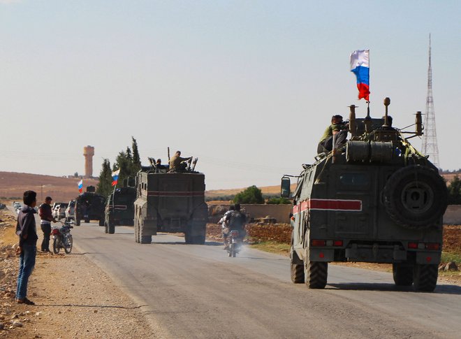 Konvoj ruskih vojaših vozil na poti proti mestu Kobane na severovzhodu Sirije. FOTO: AFP