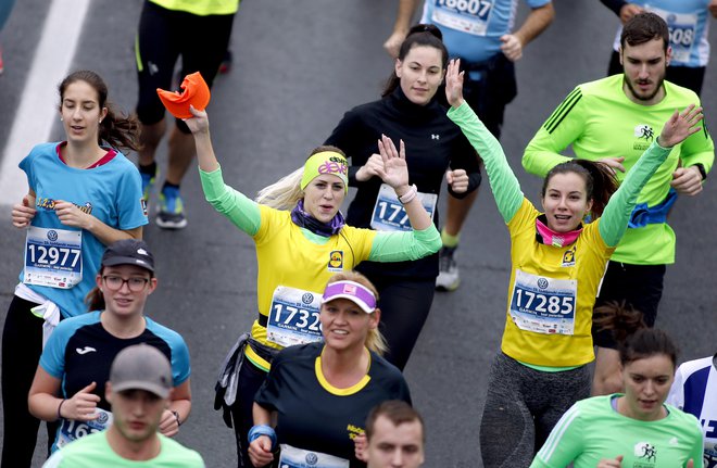 Letos se je na ljubljanski maraton prijavilo okoli 14.000 tekačev, nekoliko manj kot lani, rekordna udeležba je bila leta 2015, ko jih je bilo 16.500. FOTO: Roman Šipić
