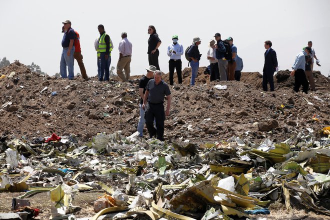 Indonezijski preiskovalci so minuli teden objavili izsledke, po katerih je nesreča posledica devetih med seboj povezanih dejavnikov. FOTO: Foto Baz Ratner/Reuters