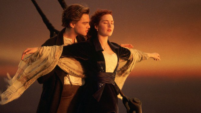 Prizor, ki ga v <em>Titaniku</em> pospremi Céline Dion s pesmijo <em>My Heart Will Go On</em>. FOTO: promocijsko gradivo filma