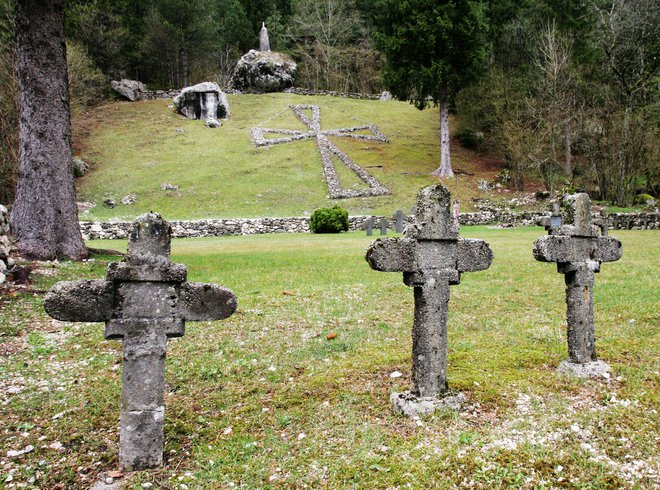 Pokopališča v dolini Soče - spomin in opomin na 1. svetovno vojno.