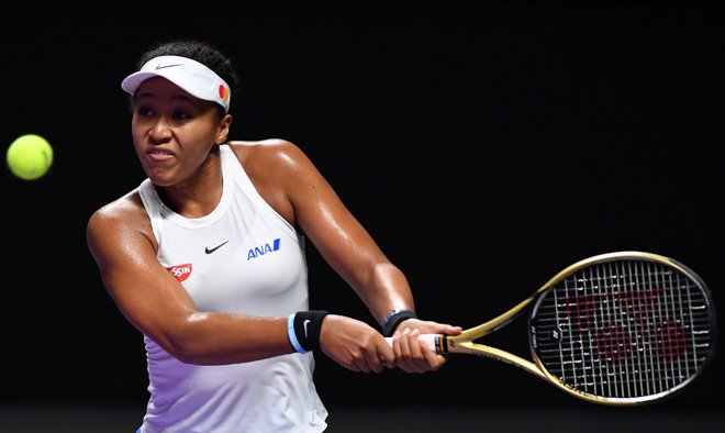 Težave z ramo so se za Naomi Osaka začele 6. oktobra med dvobojem z Ashleigh Barty. FOTO: AFP