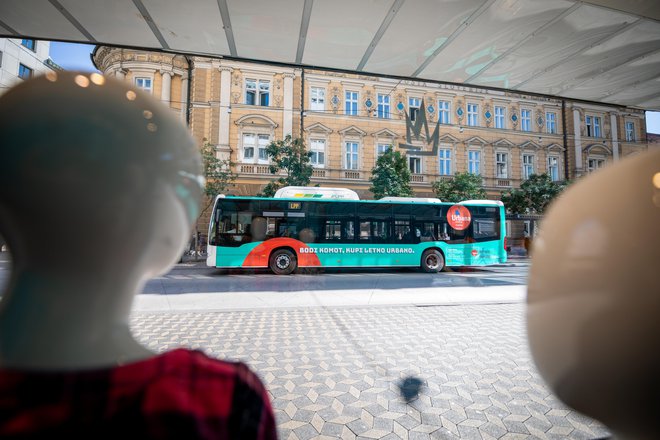 Za 33 novih avtobusov in električnega kavalirja so na MOL in v LPP skupaj odšteli 9,3 milijona evrov (z DDV).<br />
Foto Blaž Pogačar