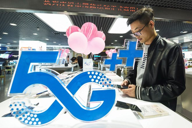 Kitajska hiti z gradnjo omrežja 5G. FOTO: AFP