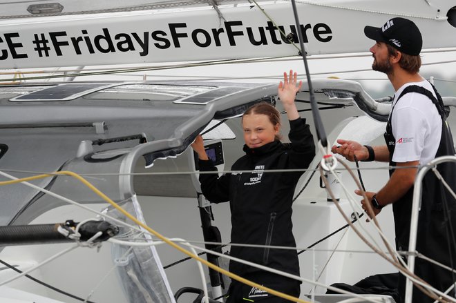 Greta Thunberg je avgusta priplula čez Atlantik na vrh Združenih narodov v New York, na podoben način bi se zdaj rada vrnila v Evropo. FOTO: Mike Segar/Reuters