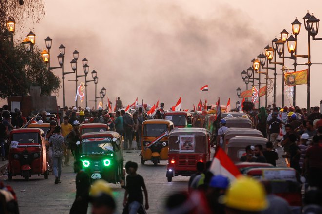 &raquo;Noben posameznik ali skupina, nobena stran s partikularnim interesom, noben regionalni ali mednarodni igralec ne sme ugrabiti volje iraških ljudi ali jim vsiliti svojo,&laquo; je dejal iraški ajatola al Sistani. FOTO: Khalid Al-mousily/Reuters