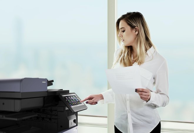 Napredne večopravilne naprave v podjetjih nadomeščajo (ločene) tiskalnike, skenerje in kopirce. FOTO: istockphoto