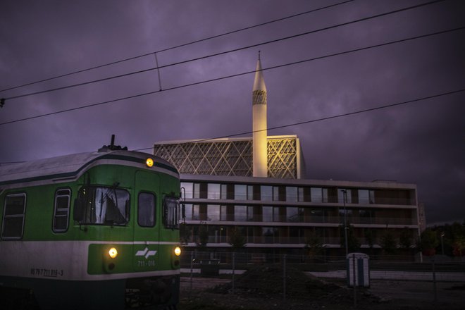 Kar 80 odstotkov denarja za gradnjo prve džamije pri nas so odšteli Katarci. Foto: Voranc Vogel