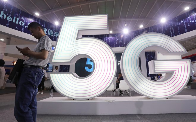 Pričakovane sevalne obremenitve, ki jih bo prinesla tehnologija 5G, so podobne dosedanjim generacijam brezžičnih sistemov, 2G in 4G. FOTO: Reuters