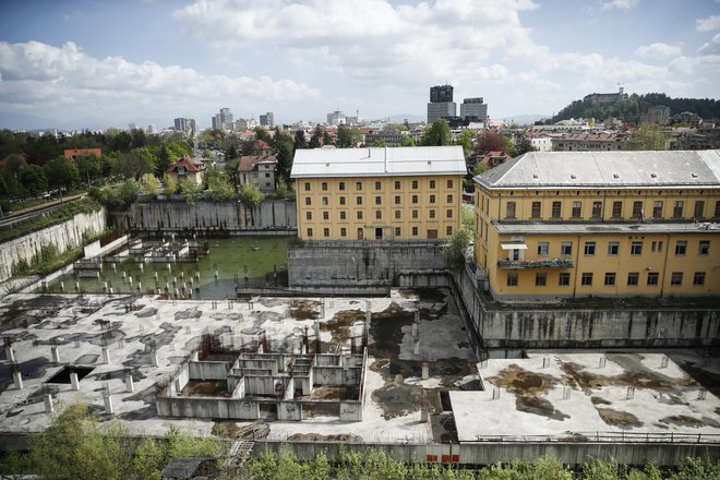 Gradbena jama na območju Tobačne, v Ljubljani, 25. aprila 2019. [gradbene jame,gradnje,investicije,stanovanja,Tobačna] Foto Uroš Hočevar