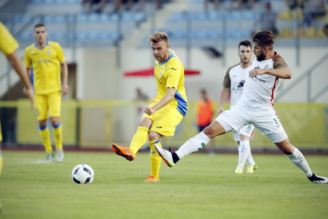 Slobodan Vuk (levo) je omilil visok poraz Domžal v ljudskem vrtu. FOTO: Uroš Hočevar/Delo