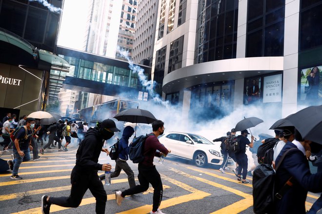 Ko je bil objavljen posnetek streljanja, so se protesti še okrepili. FOTO: Thomas Peter/Reuters