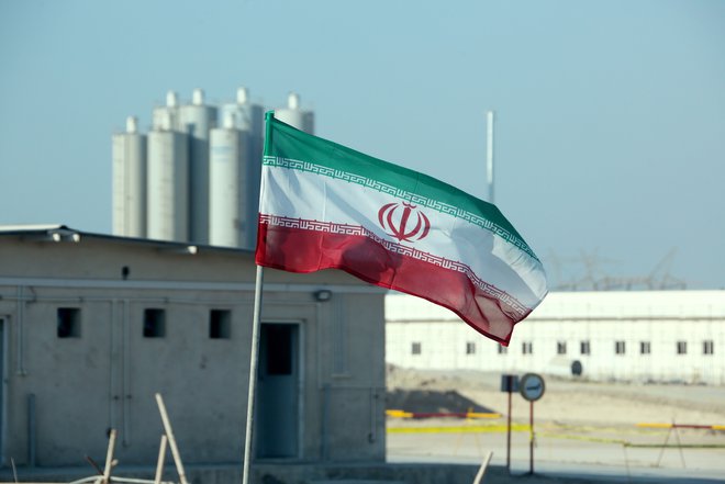 S kršitvijo jedrskega dogovora z zahodnimi državami iz leta 2015, ki Iranu preprečuje izdelavo jedrskega orožja, Teheran krepi pritisk na druge podpisnice, da izpolnijo svoje obveznosti. FOTO: Atta Kenare/AFP