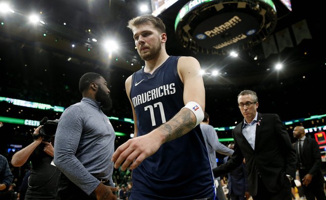 Luka Dončić je slabe volje zapuščal igrišče v Bostonu. FOTO: USA Today Sports