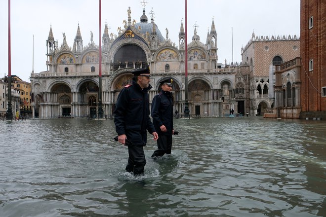 Prokurator bazilike Pierpaolo Campostrini je znova opozoril, da v baziliki sv. Marka ne razpolagajo s sredstvi, ki bi zagotovila celostno zaščito cerkve. FOTO: Manuel Silvestri/Reuters