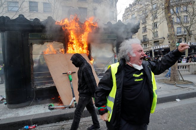 Rumeni jopič Foto Reuters