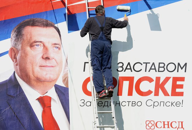 Po mnenju Dodika je lahko BiH le državna skupnost dveh entitet, Republika srbska pa je država srbskega naroda in ostalih, ki živijo v njej. FOTO: Dado Ruvić/Reuters