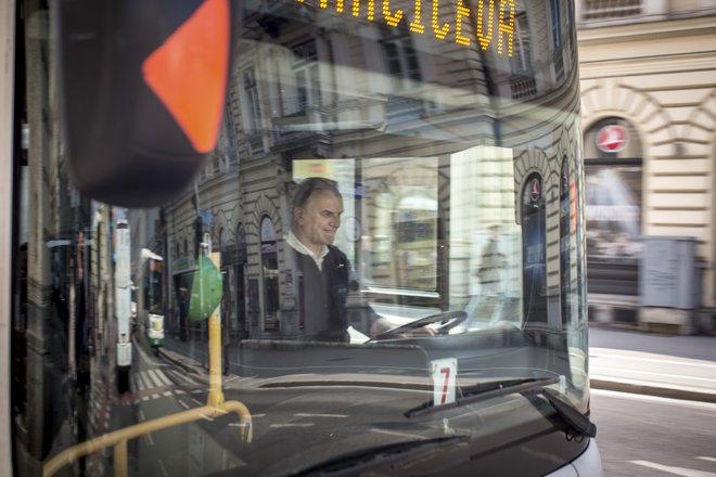 Triinpetdeset voznikov ljubljanskega mestnega prometa je izborilo plačevanje prispevkov za poklicno zavarovanje vseh voznikov v LPP. FOTO: Voranc Vogel/Delo