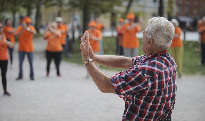 Sladkorna bolezen tipa 2 je bolezen sodobnega časa in se jo da pri velikem deležu ljudi preprečiti s spremembo življenjskega sloga, vodilni ukrepi so zdrava prehrana, redna telesna dejavnost in hujšanje v primeru čezmerne telesne teže, pravi dr. Mitja Krajnc.Foto: Jože Suhadolnik