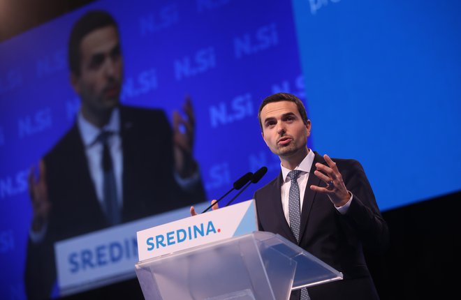 Predsednik NSi je na kongresu stranke ponovil, da NSi v aktualno vlado ne bo vstopila in da z njo ne bo podpisovala nobenega sporazuma. &raquo;Za delanje dobrega ne potrebujemo položajev,&laquo; je poudaril. FOTO: Tadej Regent