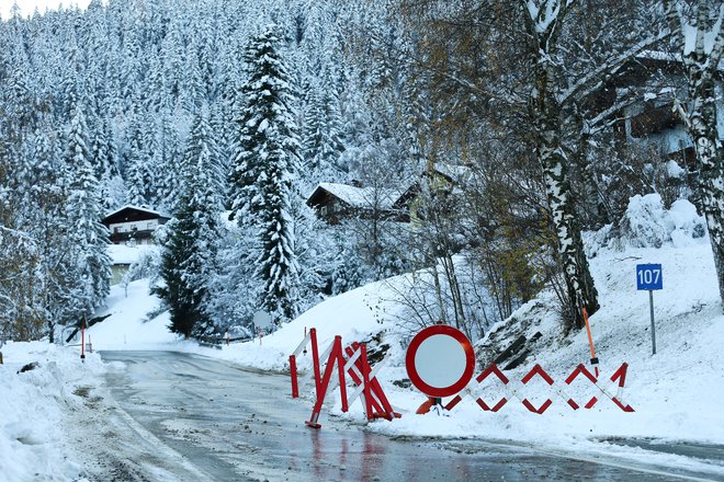 Z vzhoda Tirolske in delov avstrijske Koroške so že prejšnji konec tedna poročali o močnem sneženju. FOTO: Antonio Bronic Reuters